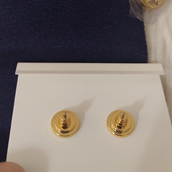 💖FIRM! NWT TORY BURCH SMALL T LOGO STUD EARRINGS WITH DUST BAG - Picture 8 of 8